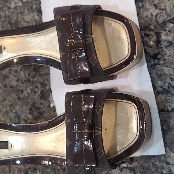 LOUIS VUITTON~MONGOGRAM GOLD STUDDED HEELS~SIZE 39 - Picture 6 of 14